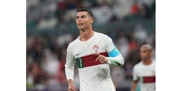 Ronaldo souhaite un prompt rétablissement à Pelé